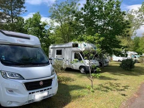 Emplacement - Forfait emplacement tente, caravane ou camping-car + véhicule
