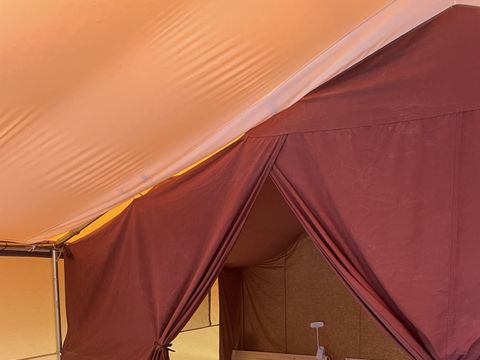 TENTE TOILE ET BOIS 4 personnes - plancher bois, 2 chambres, cuisine équipée, terrasse