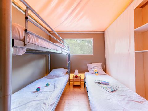 Tente en toile et en bois 5 personnes - Grand lodge 25m² (2 chambres) 5 pers