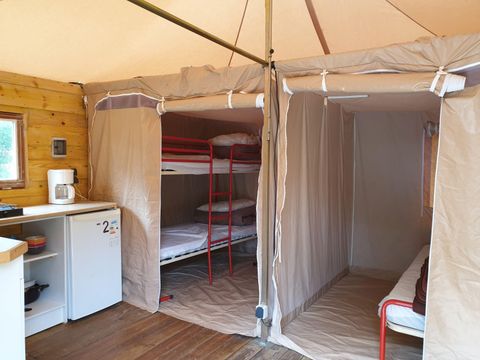 Tente en toile et en bois 4 personnes - La Cabane 16m² (2 chambres) sans sanitaires 4 pers