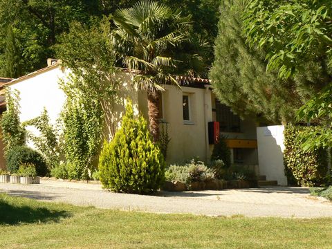 Emplacement - Grand Emplacement : +150 m² (voiture + tente/caravane/camping-car + électricité 10A) 2 pers