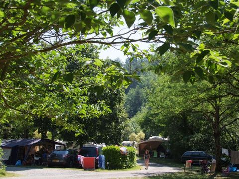 Emplacement - Grand Emplacement : +150 m² (voiture + tente/caravane/camping-car + électricité 10A) 2 pers