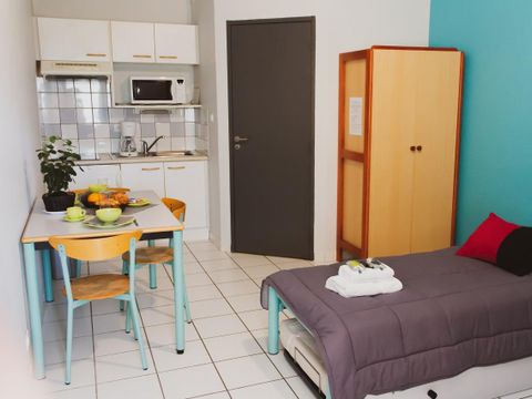 STUDIO 3 personnes - BALCON TV