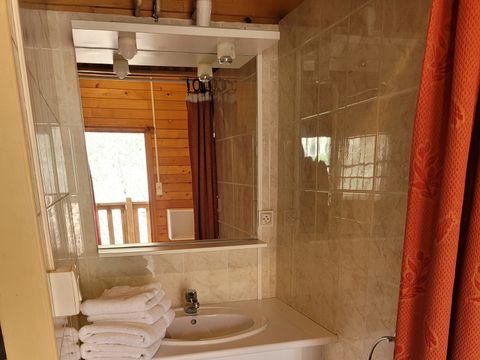 Chalet 2 personnes - Bois avec terrasse + climatisation +TV 20m2