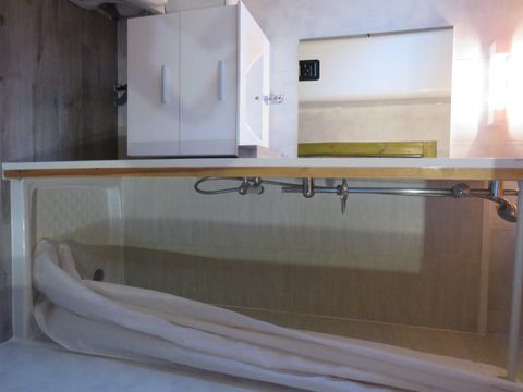 CHALET 6 personnes - MOTEL CALIFORNIA + TV CHALET 6 personnes - MOTEL CALIFORNIA + TV