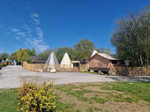 Hébergement 4 personnes - Tipi
