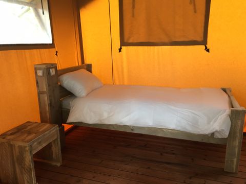 TENTE TOILE ET BOIS 3 personnes - Lodge PMR accès sanitaires communs.