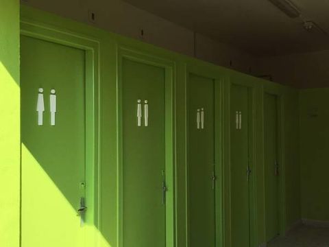 TENTE TOILE ET BOIS 3 personnes - Lodge PMR accès sanitaires communs.