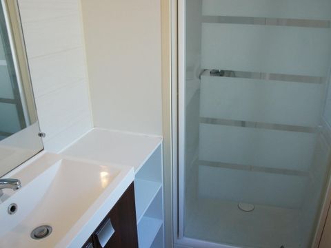 MOBILHOME 5 personnes - Mobil home Confort 32 m² 2 chambres + terrasse 12m² semi-couverte (9m²) + TV 4/5 pers