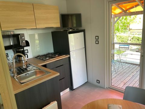 Mobilhome 2 personnes - Mobil home Premium 21m² 1 chambre + terrasse 12m² semi-couverte (9m²) - TV + Climatisation 2 pers