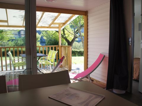 MOBILHOME 4 personnes - Mobil home Premium 32m² 2 chambres + 2 salles de bain + terrasse couverte 9m² + TV + Clim 4 pers