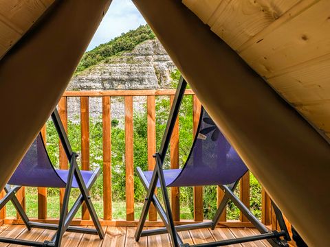 HÉBERGEMENT INSOLITE 2 personnes - Tente bivouac+ 6m² 1 chambre terrasse et frigo 2 pers