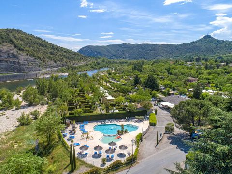 Flower Camping Le Riviera - Camping Ardèche