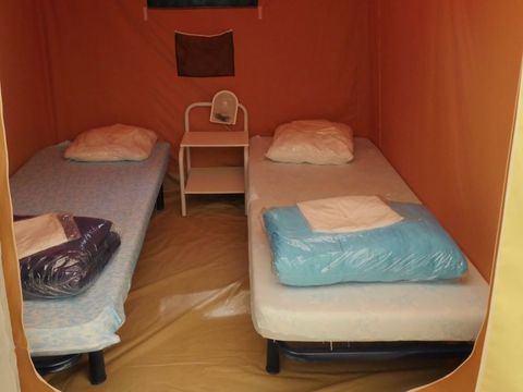 BUNGALOW TOILÉ 4 personnes - (Sans sanitaires)