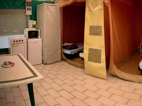 BUNGALOW TOILÉ 4 personnes - (Sans sanitaires)