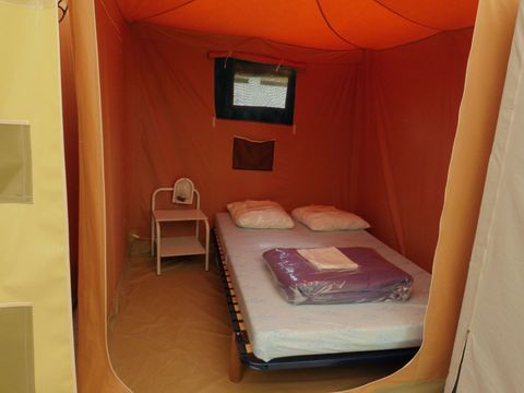 BUNGALOW TOILÉ 4 personnes - (Sans sanitaires)