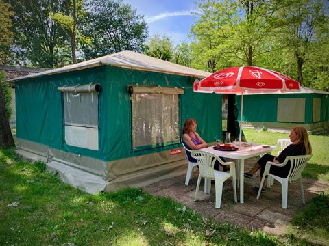BUNGALOW TOILÉ 4 personnes - (Sans sanitaires)