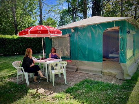 BUNGALOW TOILÉ 4 personnes - (Sans sanitaires)