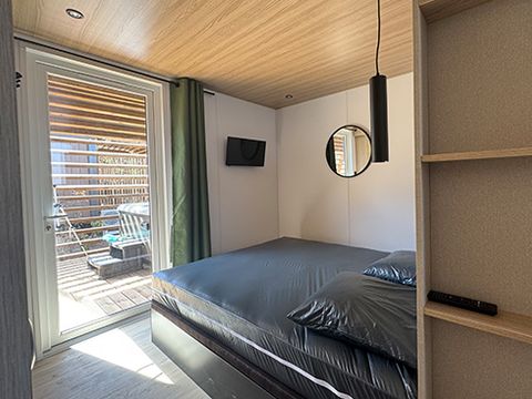 MOBILHOME 6 personnes - TAOS Luxe 40m2 terrasse couverte + Jacuzzi privatif - 6 pers 3 chambres 2 sdb - clim