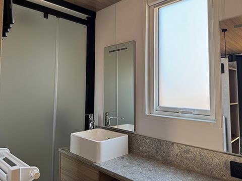 MOBILHOME 6 personnes - TAOS Luxe 40m2 terrasse couverte + Jacuzzi privatif - 6 pers 3 chambres 2 sdb - clim