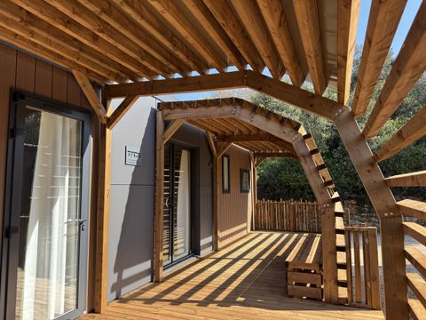 MOBILHOME 4 personnes - TAOS Luxe 35m2 terrasse couverte + Jacuzzi privatif - 4 pers 2 chambres 2 sdb - clim