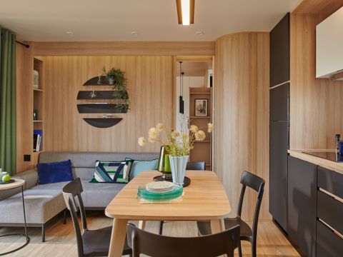 MOBILHOME 4 personnes - TAOS Luxe 35m2 terrasse couverte + Jacuzzi privatif - 4 pers 2 chambres 2 sdb - clim