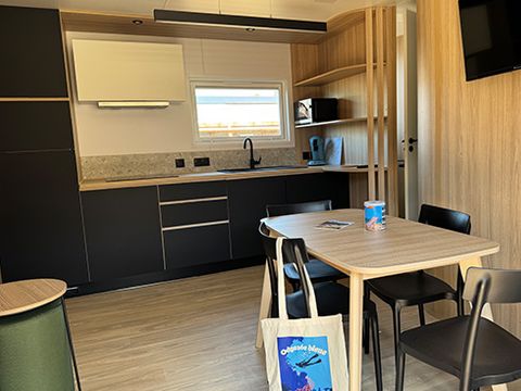 MOBILHOME 4 personnes - TAOS Luxe 35m2 terrasse couverte + Jacuzzi privatif - 4 pers 2 chambres 2 sdb - clim