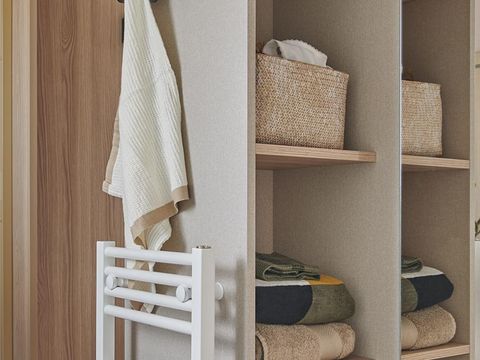 MOBILHOME 4 personnes - TAOS Luxe 35m2 terrasse couverte + Jacuzzi privatif - 4 pers 2 chambres 2 sdb - clim