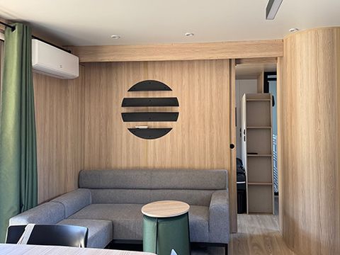 MOBILHOME 4 personnes - TAOS Luxe 35m2 terrasse couverte + Jacuzzi privatif - 4 pers 2 chambres 2 sdb - clim