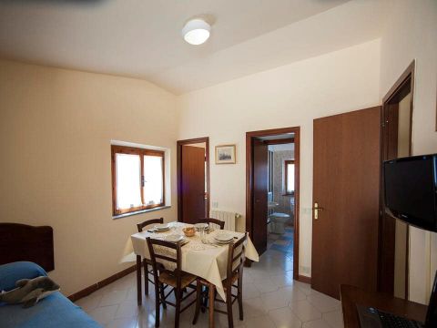 APPARTEMENT 2 personnes - (2 personnes incluses - 3 personnes supplémentaires possibles moyennant un supplément, veuillez contacter le camping)