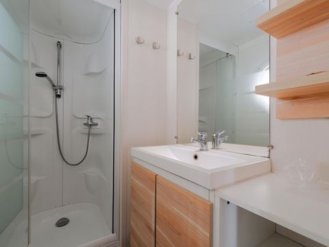 MOBILHOME 2 personnes - (2 personnes incluses - 4 personnes supplémentaires possibles avec supplément, veuillez contacter le camping)