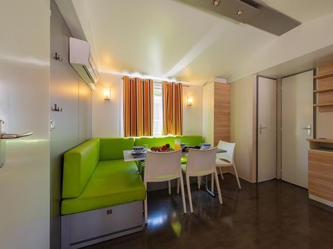 MOBILHOME 6 personnes - Mobil-home à 3 chambres (possibilité de 4 personnes supplémentaires moyennant un supplément, veuillez contacter le camping)