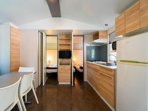 MOBILHOME 2 personnes - (2 personnes incluses - 4 personnes supplémentaires possibles avec supplément, veuillez contacter le camping)