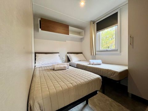 MOBILHOME 4 personnes - Mobile Home supérieur à 2 chambres (2 personnes supplémentaires possibles moyennant un supplément, veuillez contacter le camping)