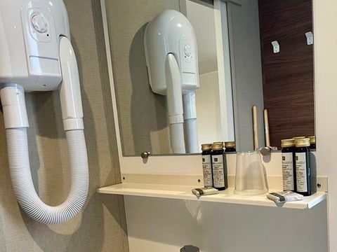 MOBILHOME 4 personnes - Mobile Home supérieur à 2 chambres (2 personnes supplémentaires possibles moyennant un supplément, veuillez contacter le camping)