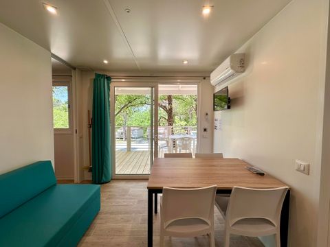 Mobilhome 2 personnes - Premium avec 2 chambres - 2 salles de bain - 2 personnes incluses - 2 personnes supplémentaires possibles moyennant supplément - Veuillez contacter le camping