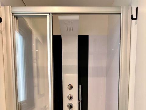 MOBILHOME 2 personnes - Mobil-home de luxe avec 2 chambres - 2 salles de bain (2 personnes incluses - 2 personnes supplémentaires possibles avec supplément, veuillez contacter le camping)