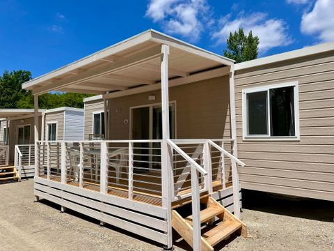 Mobilhome 2 personnes - Supérieur avec 3 chambres - 2 salles de bain - 2 personnes incluses - 4 personnes supplémentaires possibles avec supplément - Contacter le camping