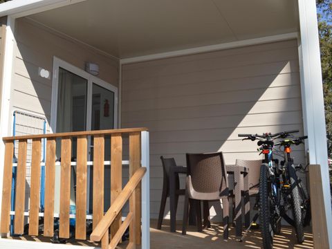 Mobilhome 2 personnes - Accessible aux personnes à mobilité réduite - 2 personnes incluses - 2 personnes supplémentaires possibles avec supplément - Contacter le camping