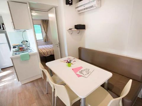 BUNGALOW 6 personnes - Mobil-home | Comfort | 3 Ch. | 6 Pers. | Terrasse surélevée | 2 SDB | Clim.