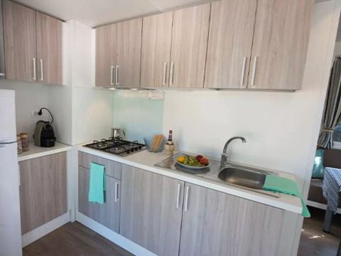 BUNGALOW 6 personnes - Mobil-home | Comfort | 3 Ch. | 6 Pers. | Terrasse surélevée | 2 SDB | Clim.