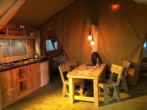 Tente en toile et en bois 4 personnes - Corsica Lodge, 2 chambres - arrivée le samedi en haute saison