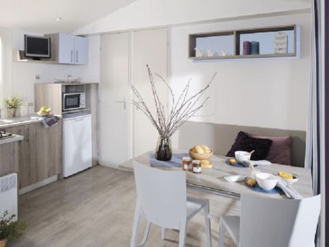 MOBILHOME 6 personnes - 3 chambres - arrivée le samedi en haute saison