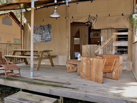 Tente en toile et en bois 8 personnes - Corsica Lodge 3 chambres - arrivée le samedi en haute saison