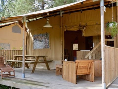 Tente en toile et en bois 8 personnes - Corsica Lodge 3 chambres - arrivée le samedi en haute saison