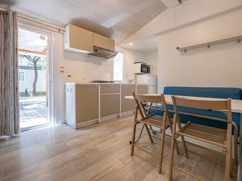 MOBILHOME 4 personnes - Mobil-home | Comfort | 2 Ch. | 4 Pers. | Terrasse surélevée | Clim. MOBILHOME 4 personnes - Mobil-home | Comfort | 2 Ch. | 4 Pers. | Terrasse surélevée | Clim.