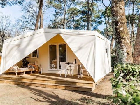 Tente 4 personnes - Coco Sweet | 2 Ch. | 4 Pers. | Terrasse surélevée | Sans SDB | Clim | TV
