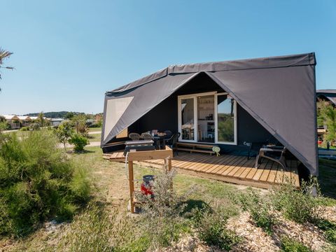 TENTE 4 personnes - Coco Sweet | 2 Ch. | 4 Pers. | Terrasse surélevée | Sans SDB | Clim | TV TENTE 4 personnes - Coco Sweet | 2 Ch. | 4 Pers. | Terrasse surélevée | Sans SDB | Clim | TV