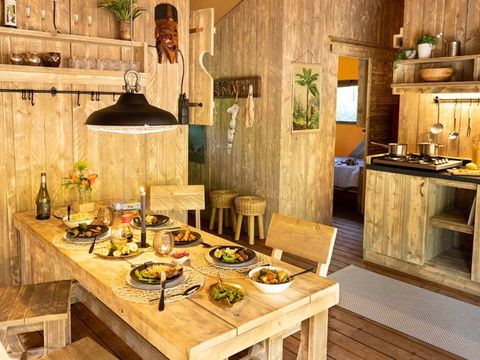 Tente en toile et en bois 7 personnes - TENTE LODGE 49 m2 3 ch 6/7 personnes