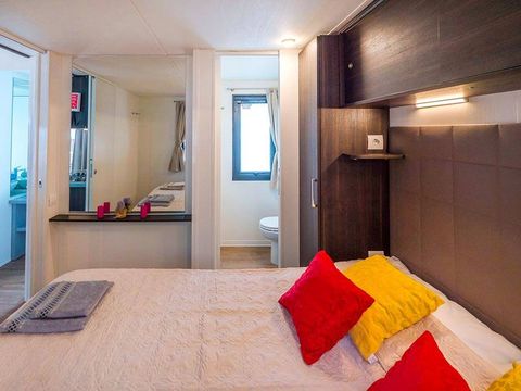 MOBILHOME 6 personnes - Mobil-home | Premium | 3 Ch. | 6 Pers. | Terrasse surélevée | Clim. | TV